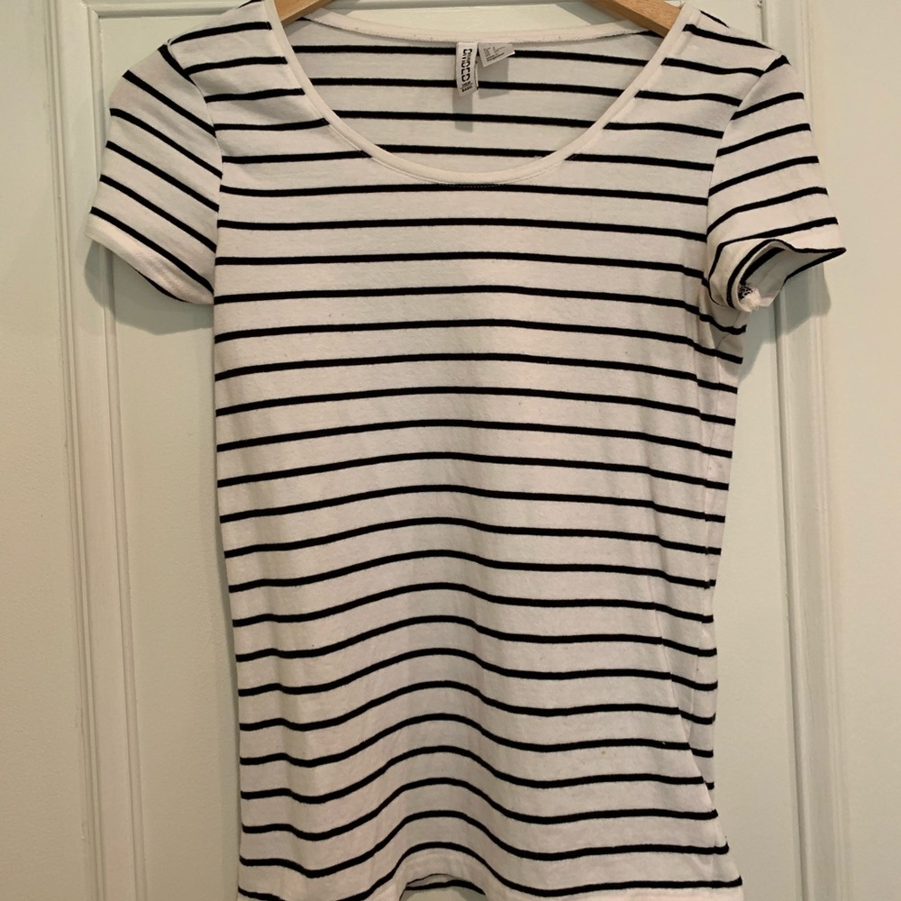 H&M black and white t-shirt size small